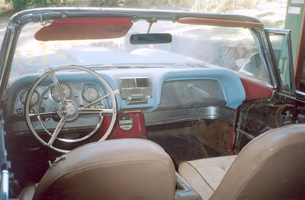 Ford Thunderbird - Inside
